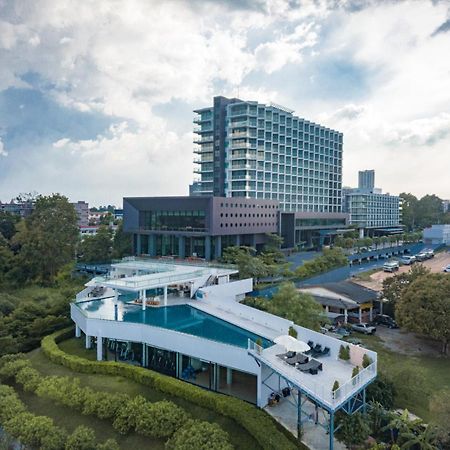 Tsix5 Phenomenal Hotel Pattaya Exterior foto