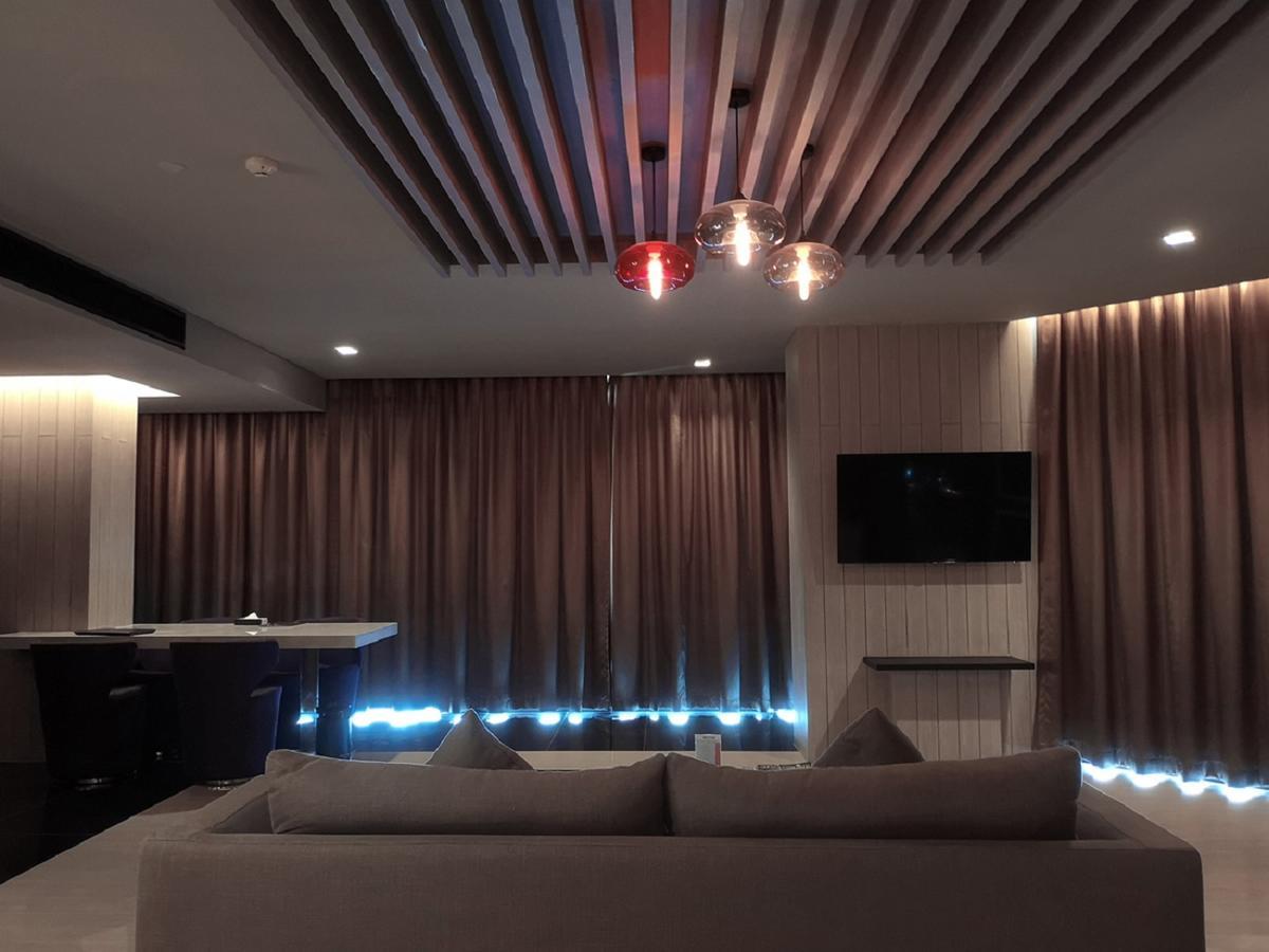 Tsix5 Phenomenal Hotel Pattaya Exterior foto